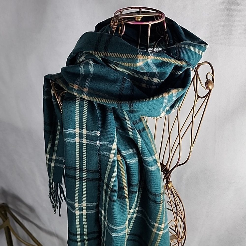 Plaid Steve Madden Green & Cream Fringed Scarf